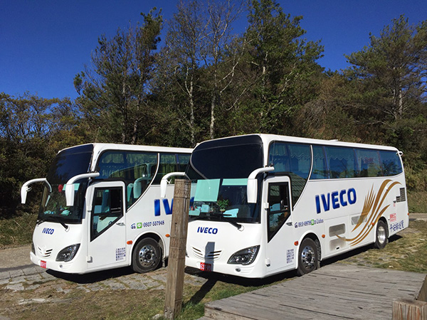 23人座 三排椅 大中巴遊覽車